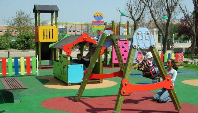 parque infantil comercial o público